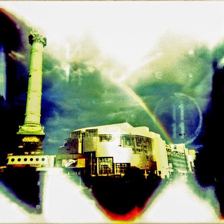 Hallucination #5 - Arc-en-ciel, place de la Bastille, Paris - Série Hallucinations -  Photo : © Sebastien Desnoulez