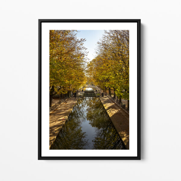 Couleurs d'automne sur le canal Saint Martin - Série Iconic Paris - Framed Print - Photo : © Sebastien Desnoulez Photographe auteur
